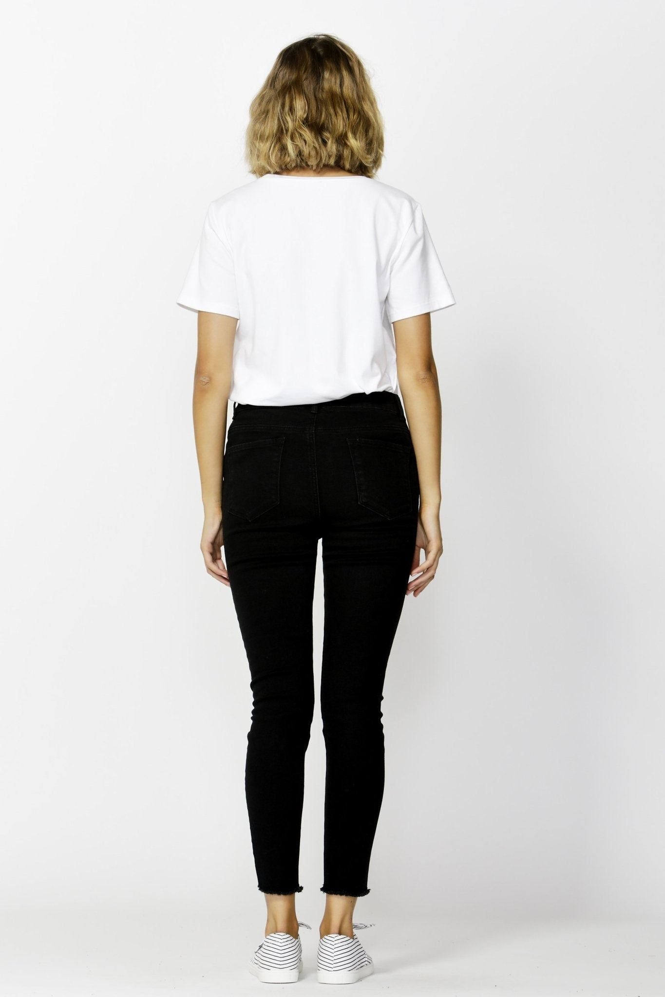 Betty Basics Linden Jean in Black - Hey Sara